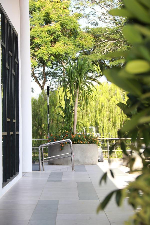 Otel Hotel Suite Sibu Exterior photo